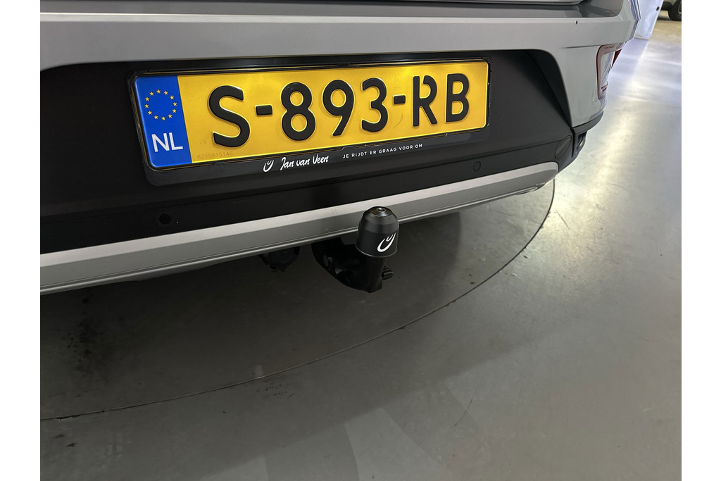 55128397-12.jpg