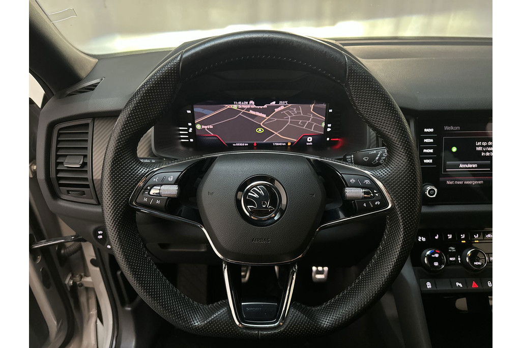 55367463-4.jpg