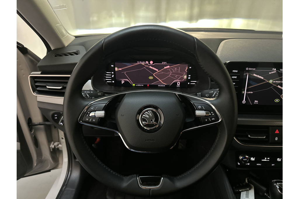 55382677-6.jpg