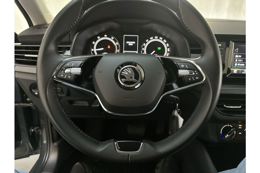 55415143-6.jpg
