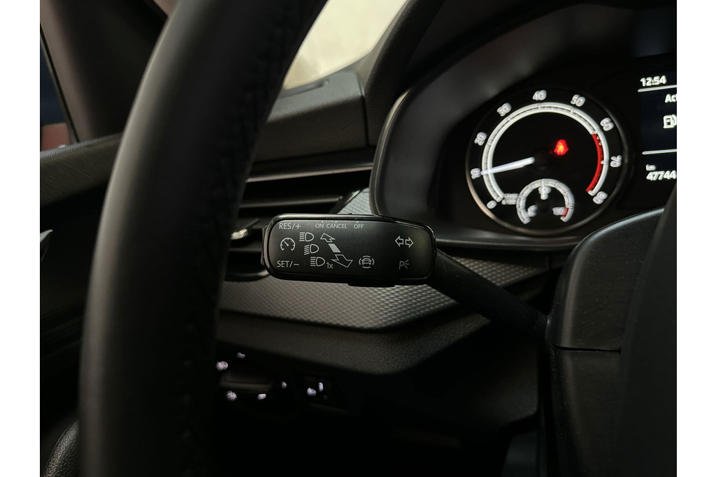 55609658-14.jpg