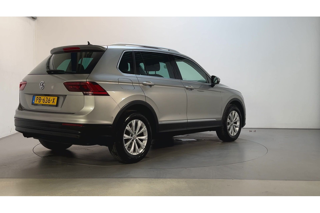 55609785-2.jpg