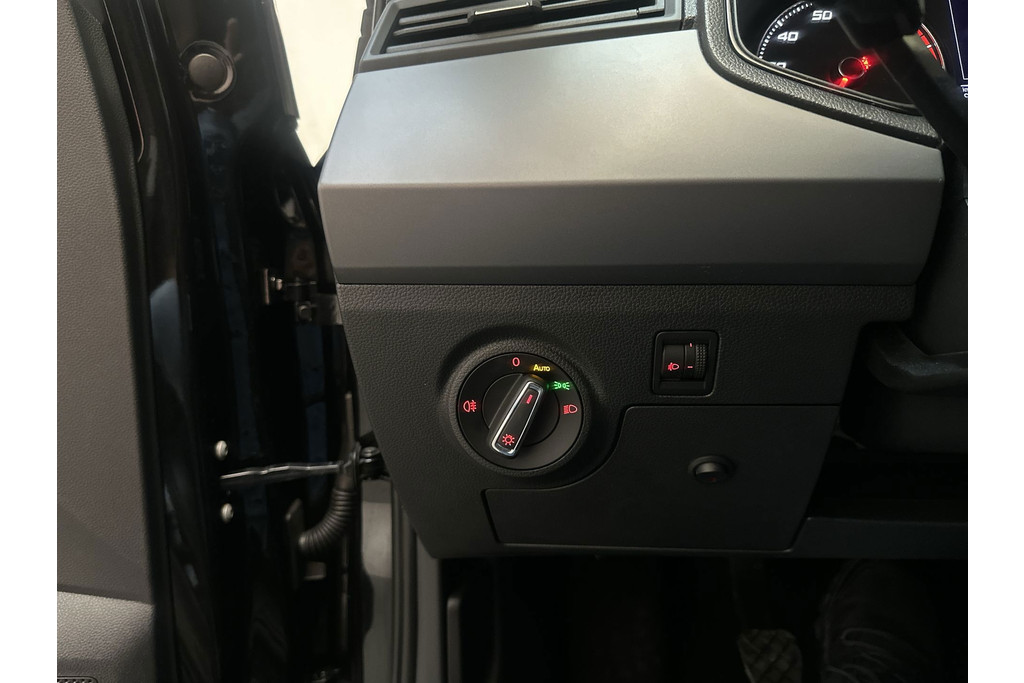 55610178-21.jpg