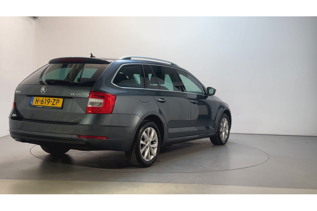 55743013-2.jpg