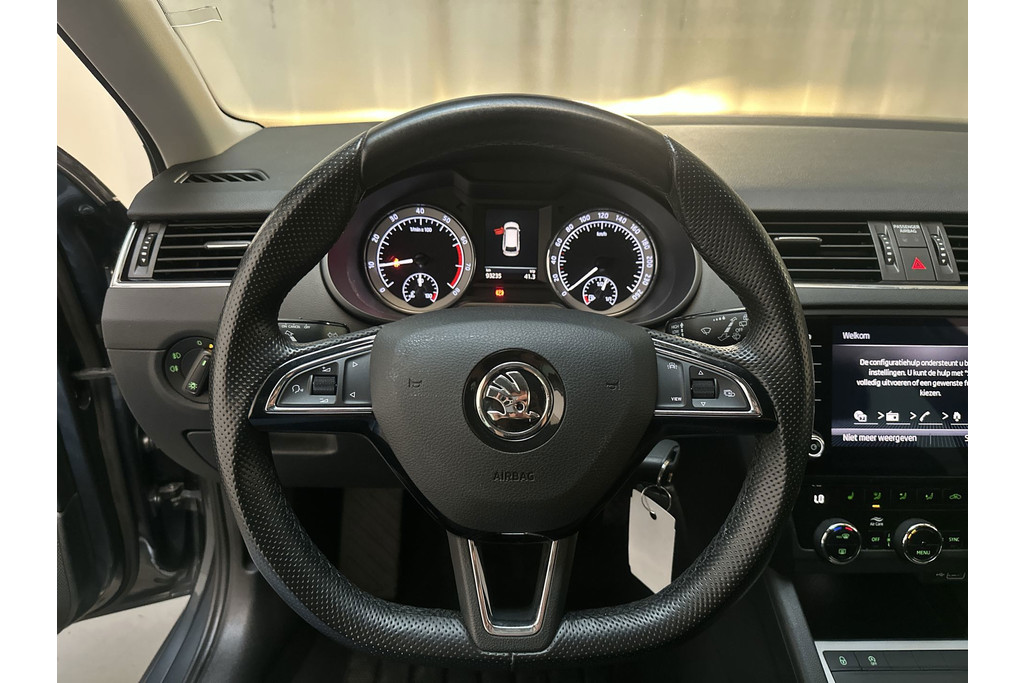 55743013-4.jpg