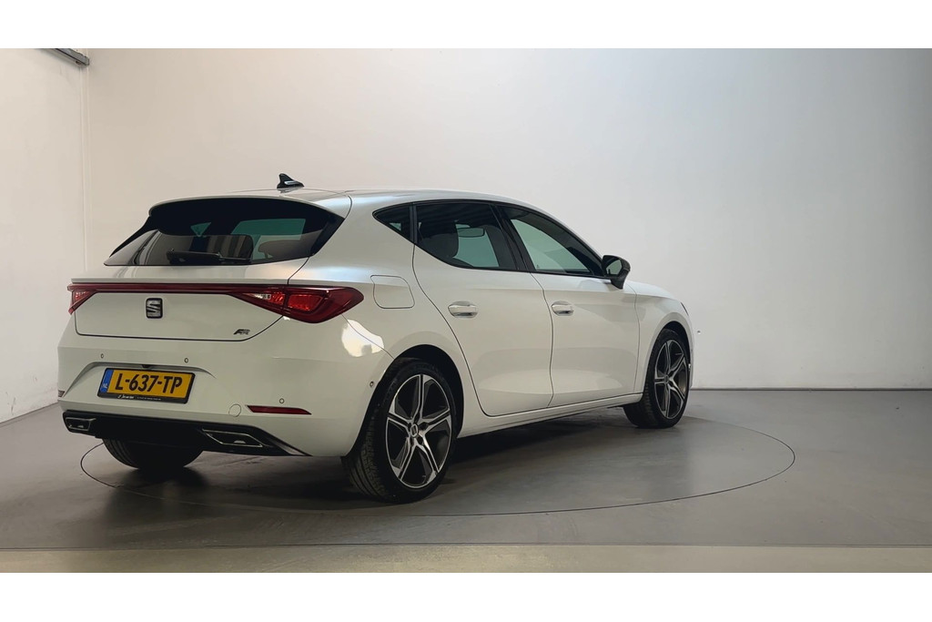55745114-2.jpg