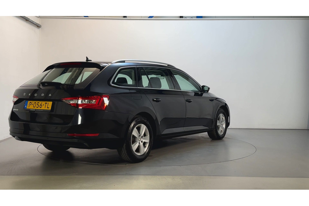 55748157-2.jpg