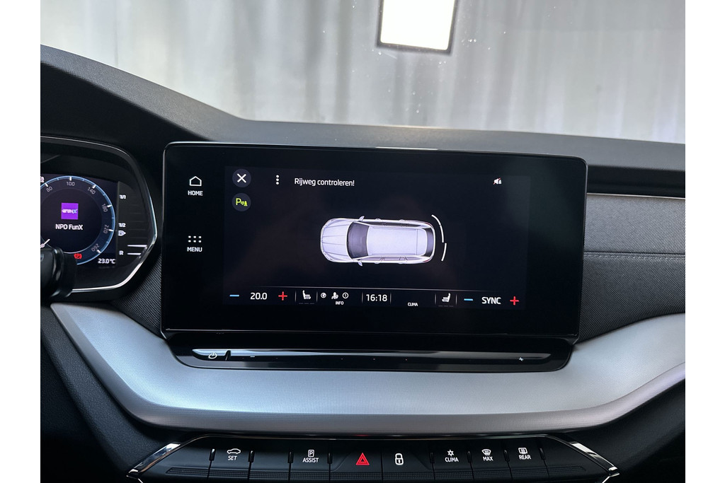 55870727-10.jpg