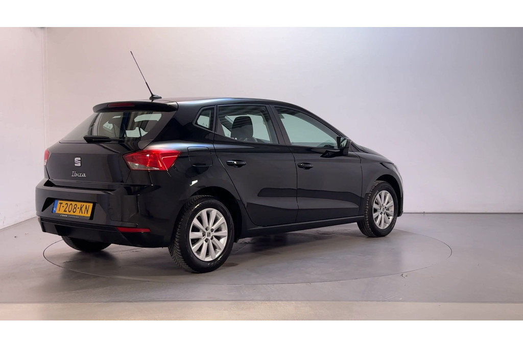 55895720-2.jpg