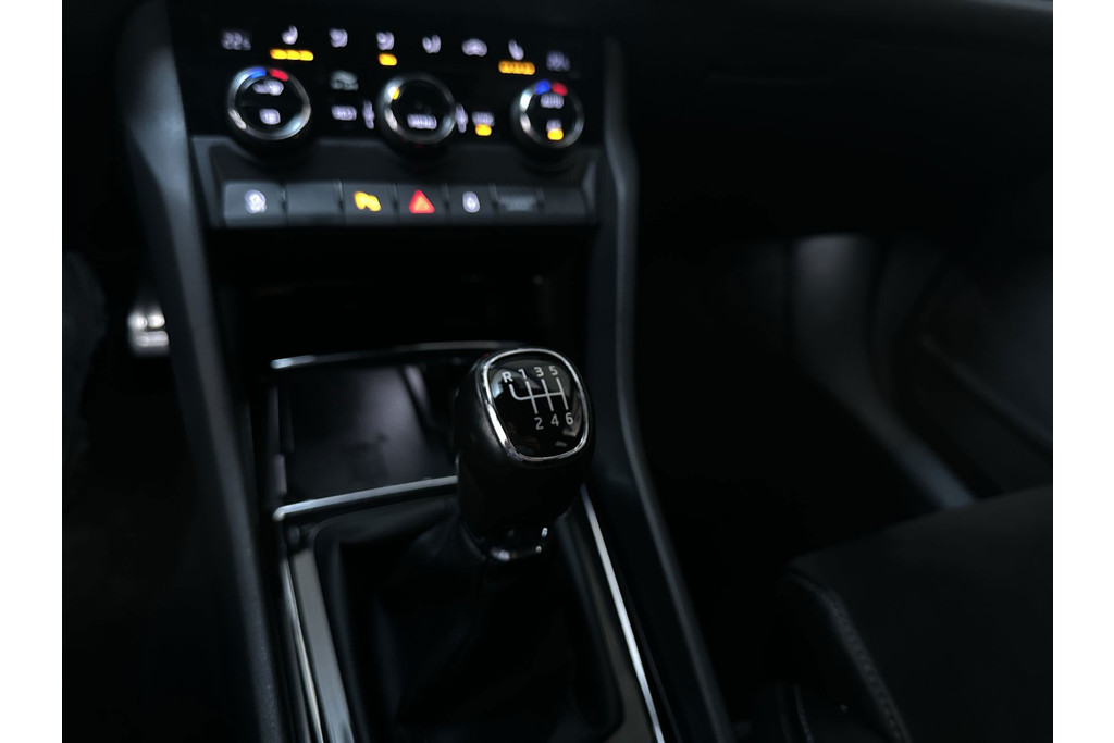 56172712-23.jpg