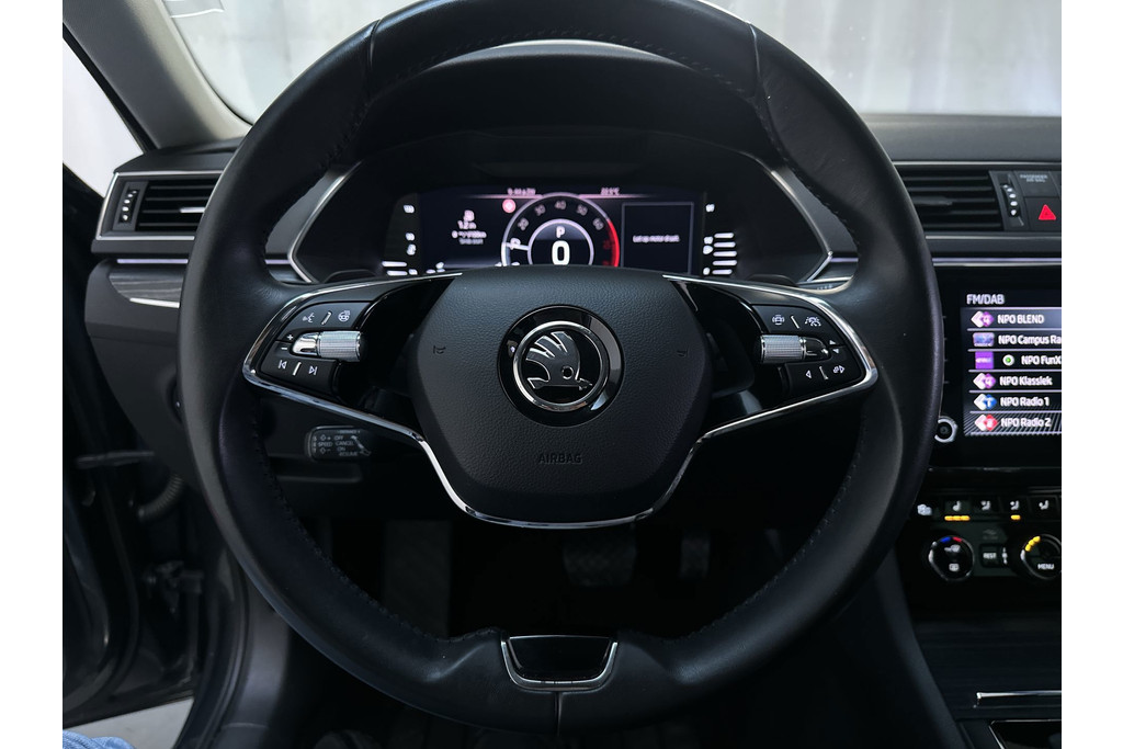 56270300-6.jpg