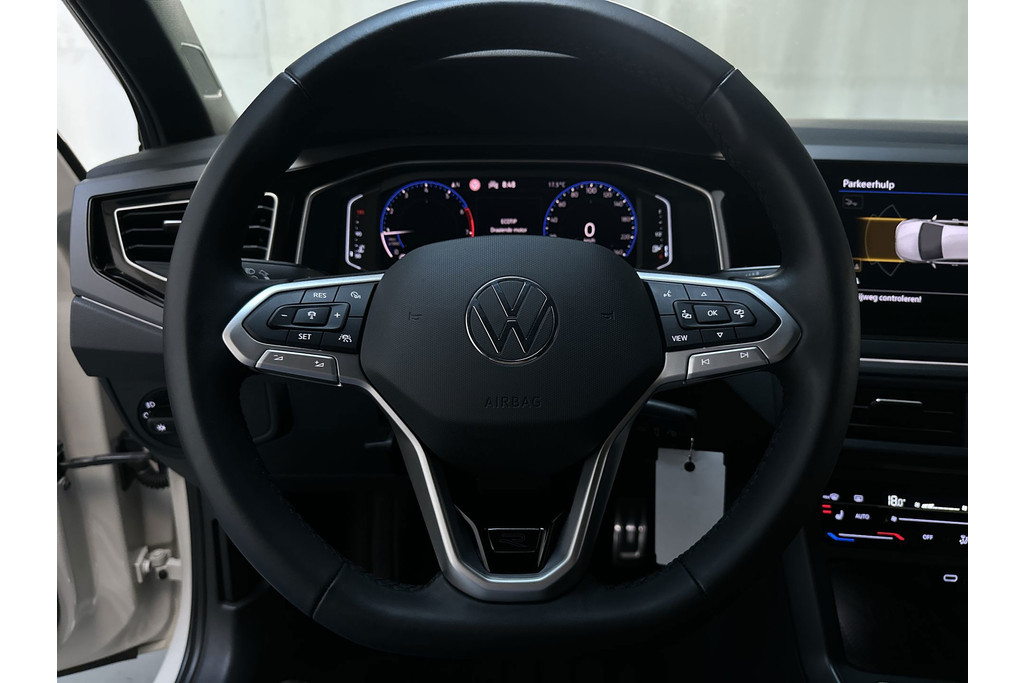 56323890-10.jpg