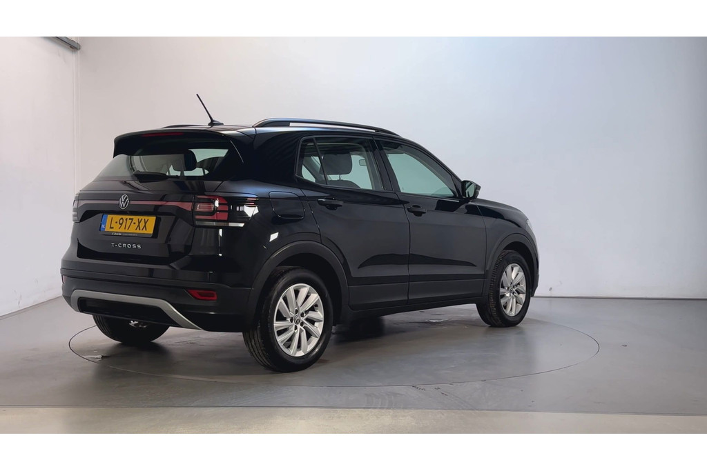 56400815-2.jpg