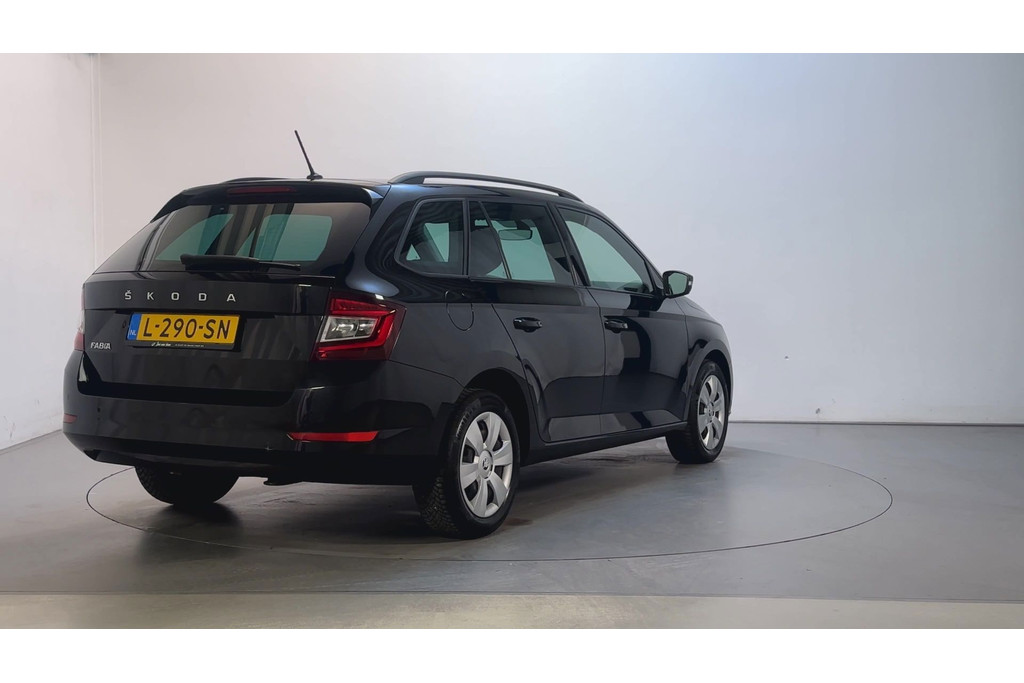 56400867-2.jpg