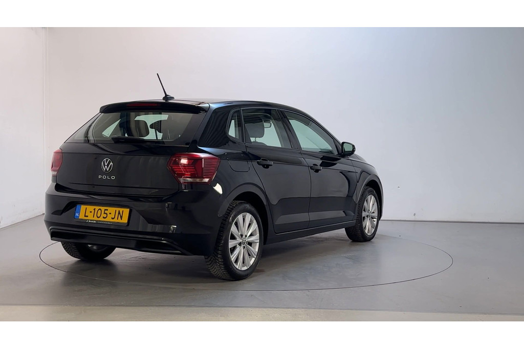 56596095-2.jpg