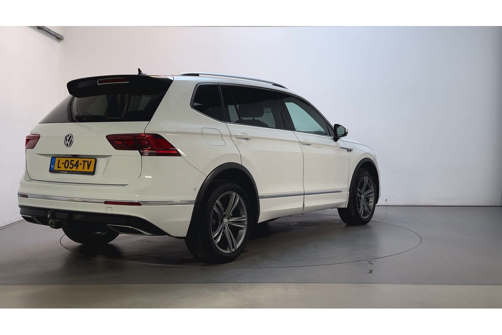 56626351-2.jpg
