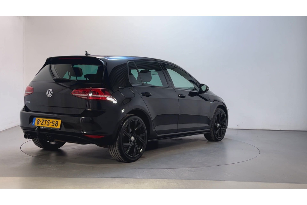 56657233-2.jpg