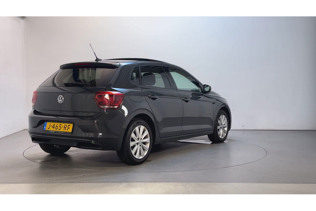 56695899-2.jpg