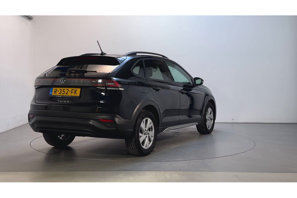 56742729-2.jpg