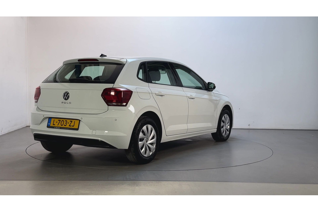 56792811-2.jpg