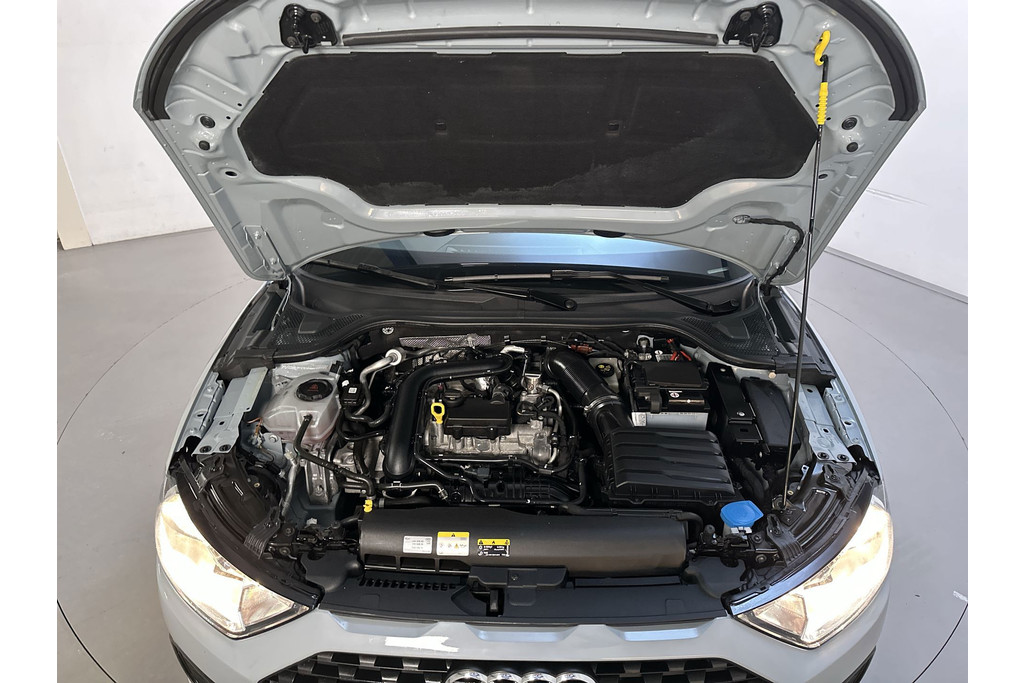 56808118-10.jpg