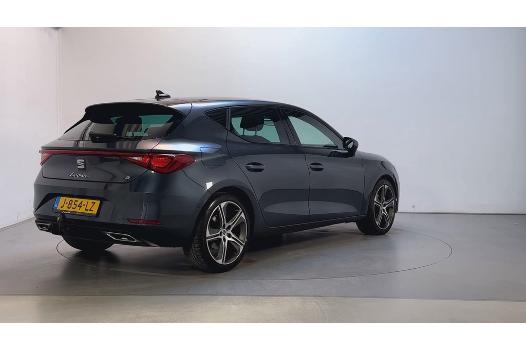 56808347-2.jpg
