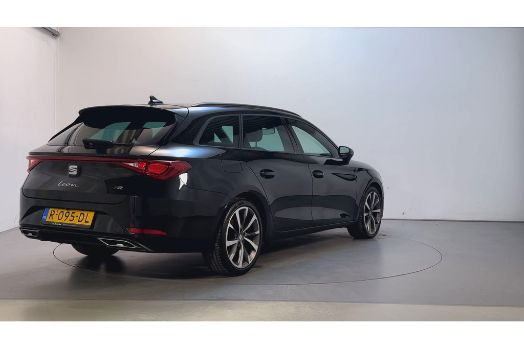 56853074-2.jpg