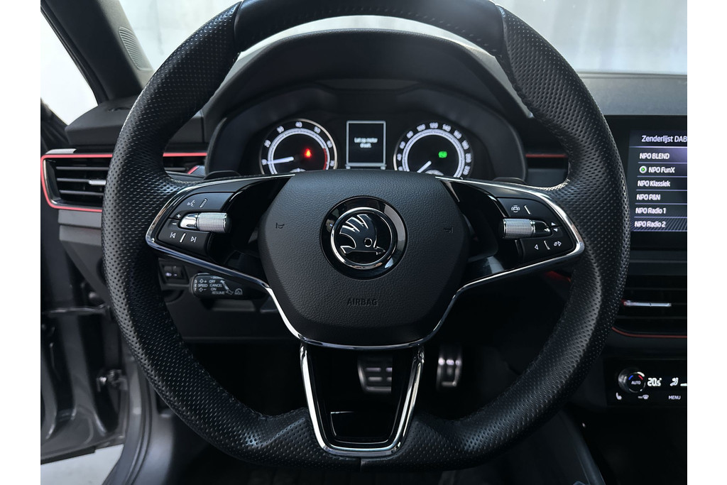 56897314-4.jpg