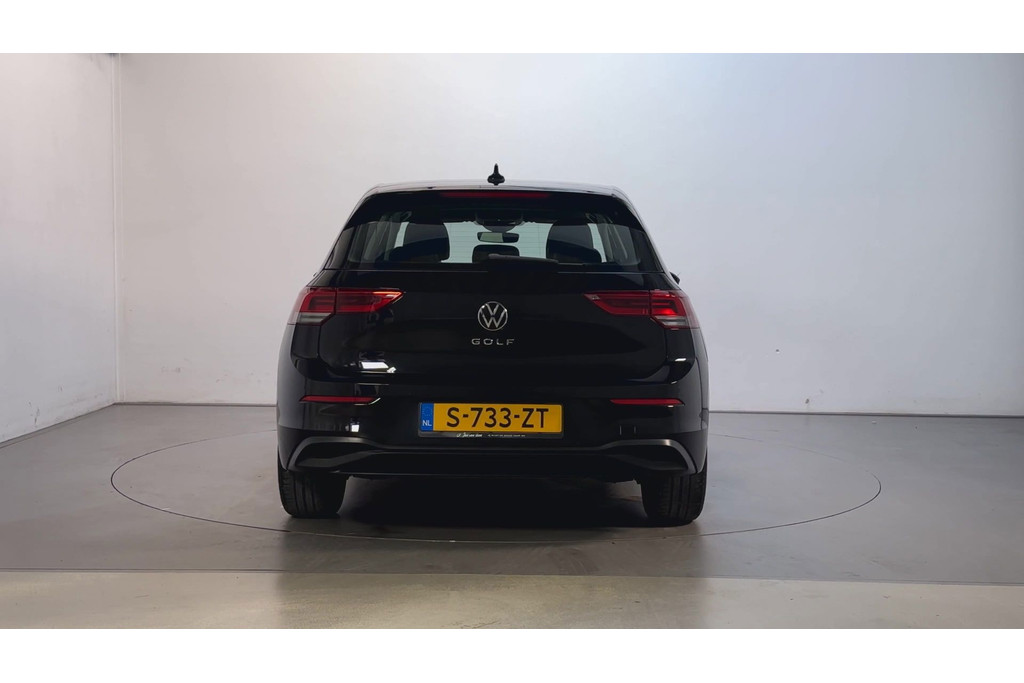 56897492-9.jpg