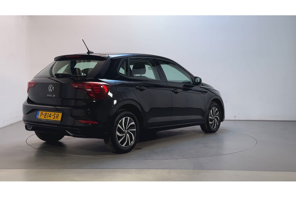 56925127-2.jpg