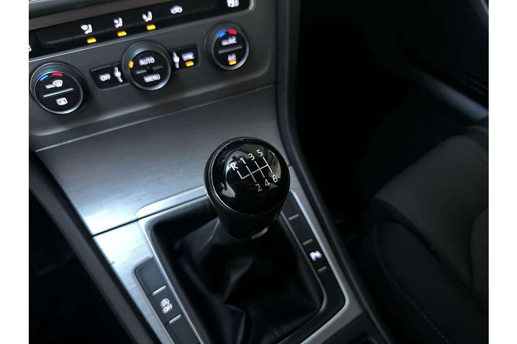 57035690-25.jpg