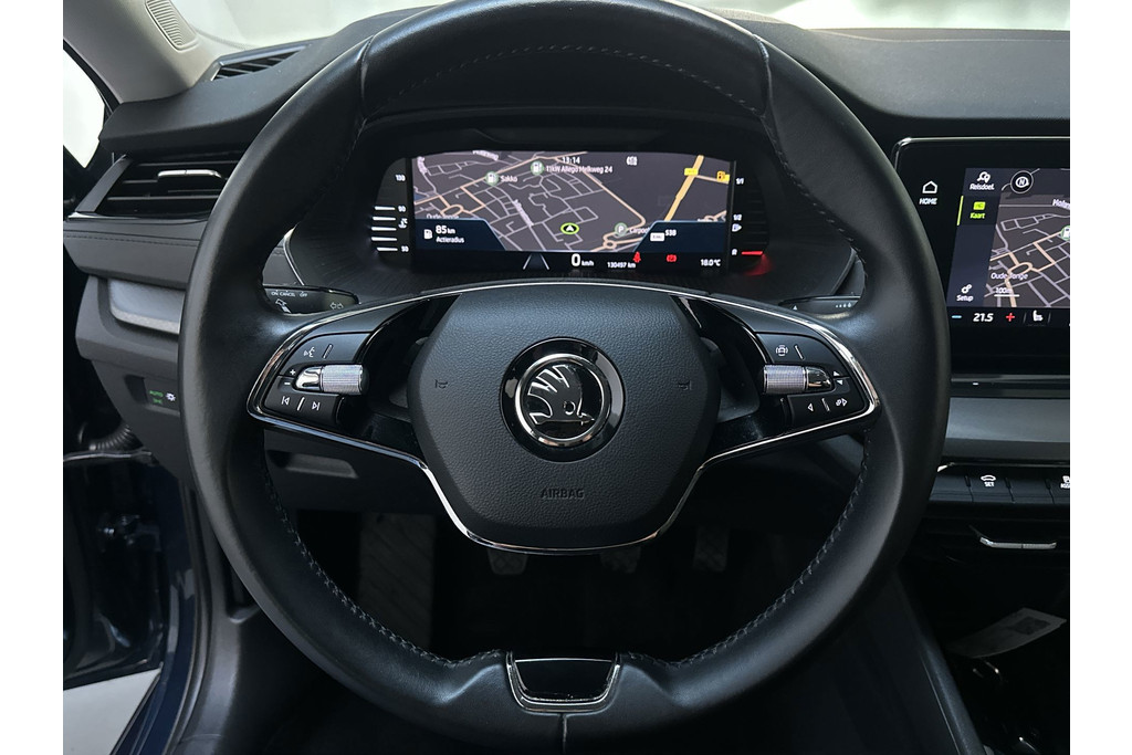 57037800-6.jpg