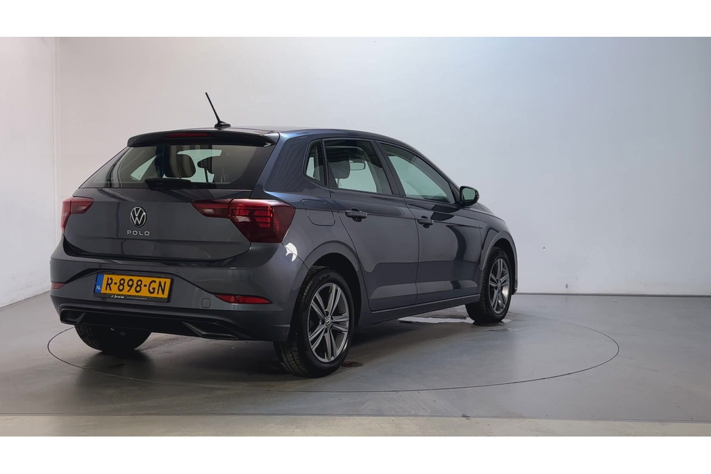 57046073-2.jpg