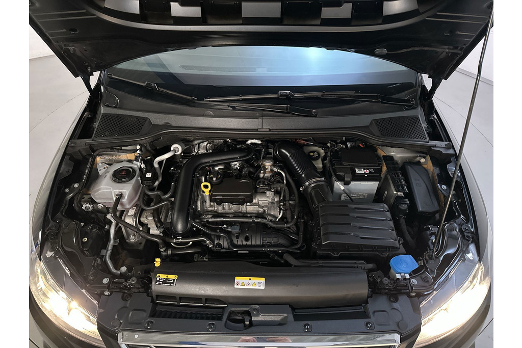 57101427-15.jpg
