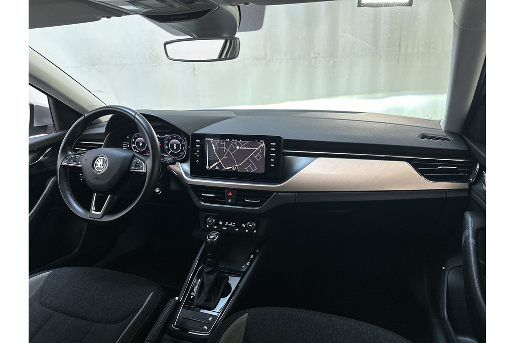 57102367-1.jpg