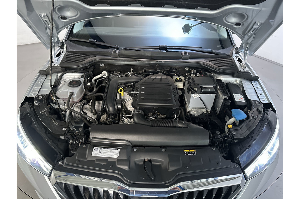 57102367-16.jpg