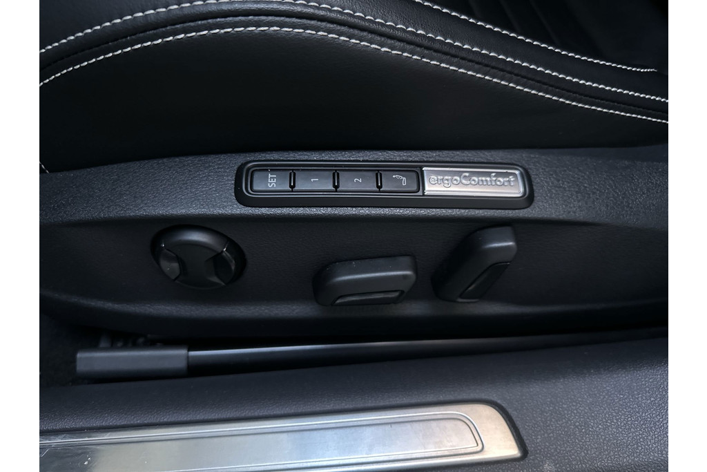 57102990-17.jpg
