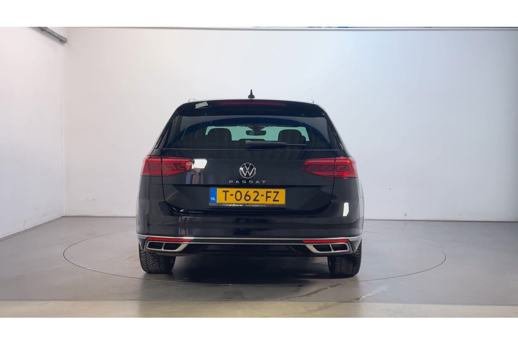 57102990-5.jpg