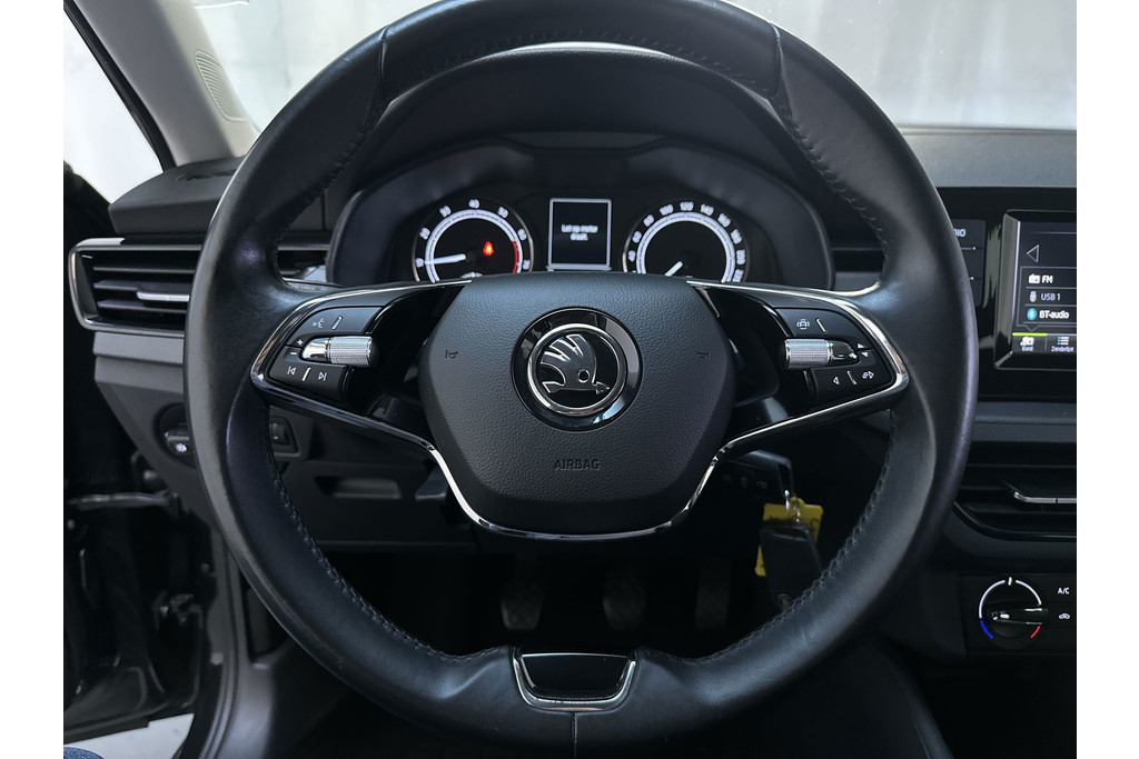 57122623-4.jpg