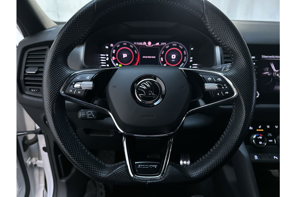 57128605-4.jpg