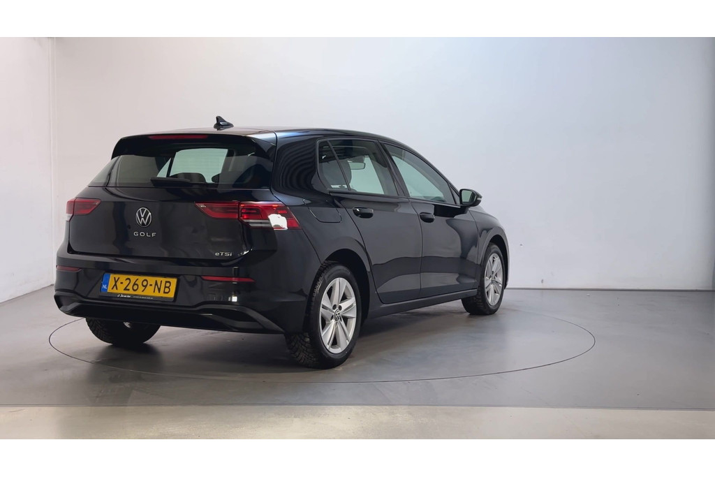 57184875-2.jpg