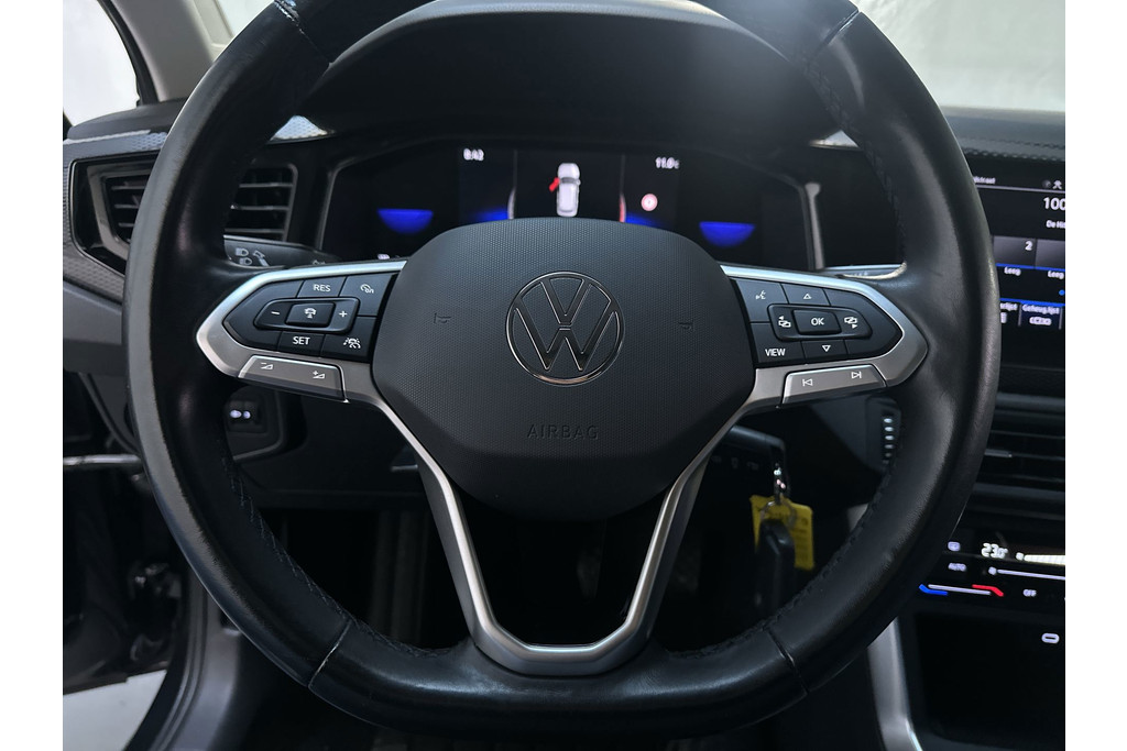 57407911-1.jpg