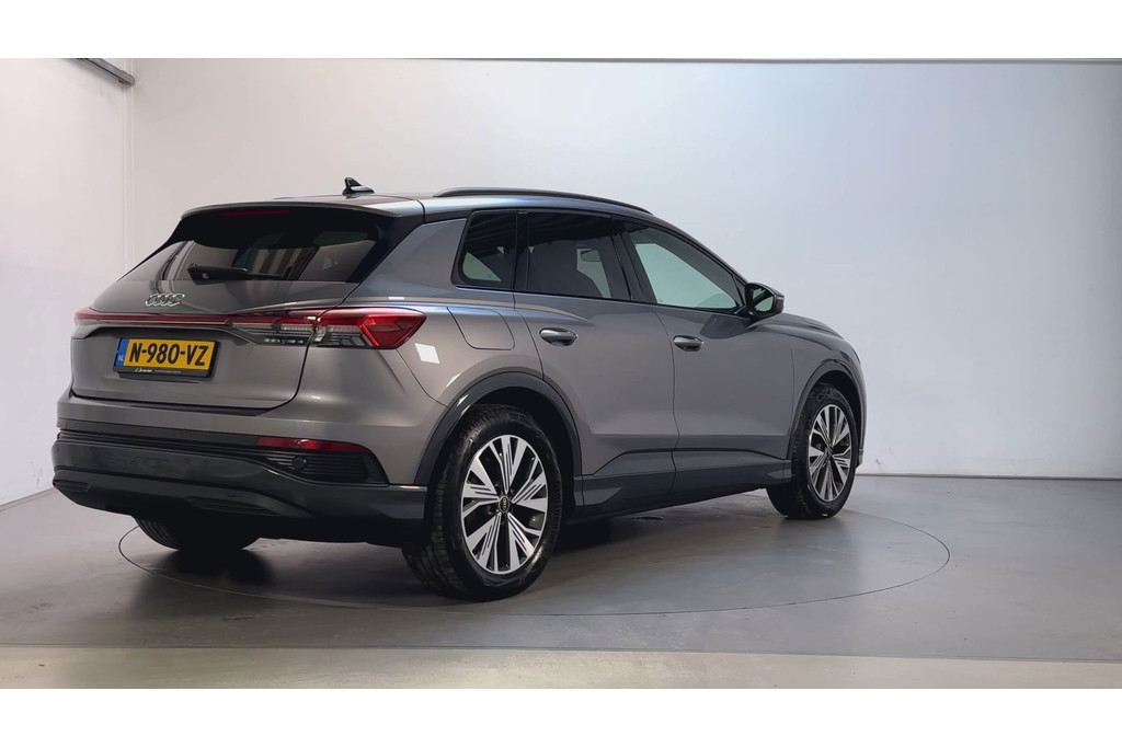 57753869-2.jpg