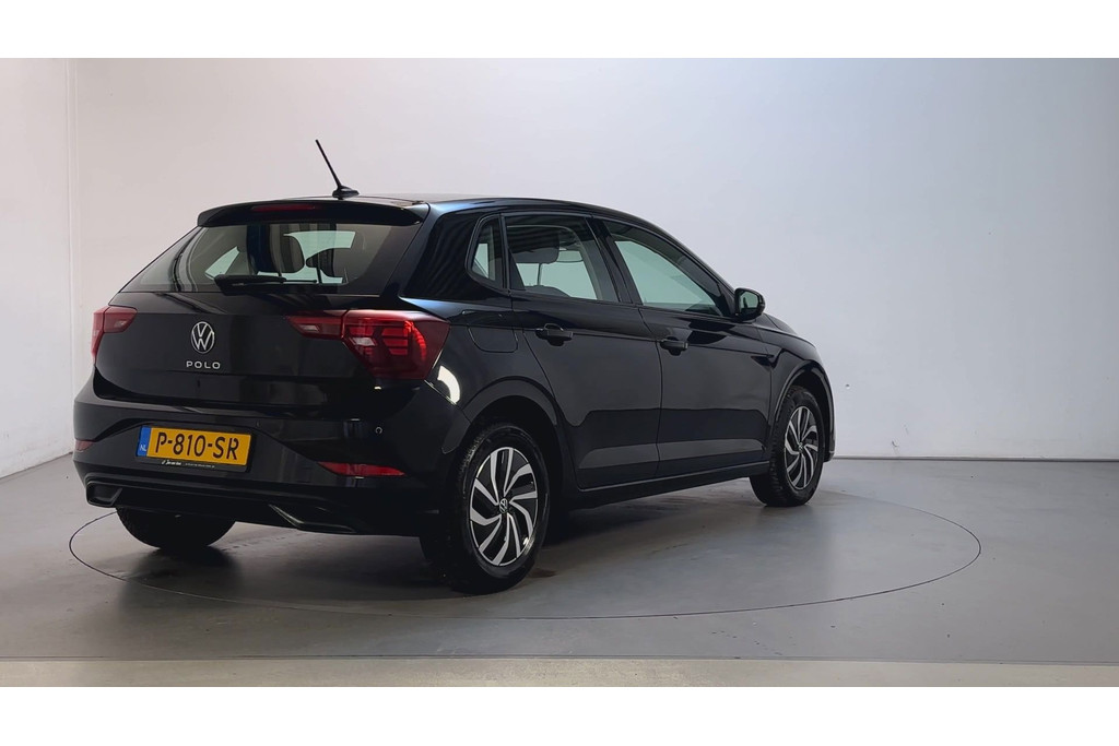 57785618-2.jpg